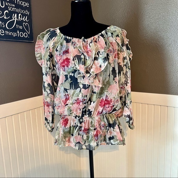 Sunny Leigh Tops - 💚Sunny Leigh women’s sheer ruffle floral blouse